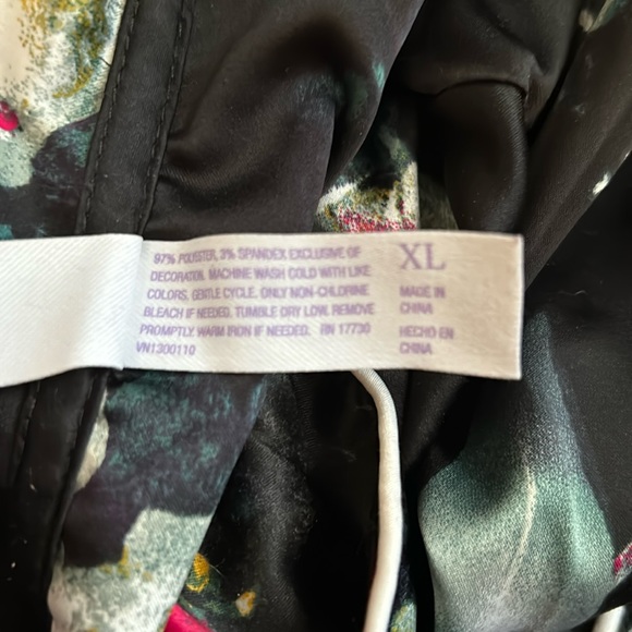 Black Floral Button-Up Pyjama Shirt | XL - Picture 3 of 4